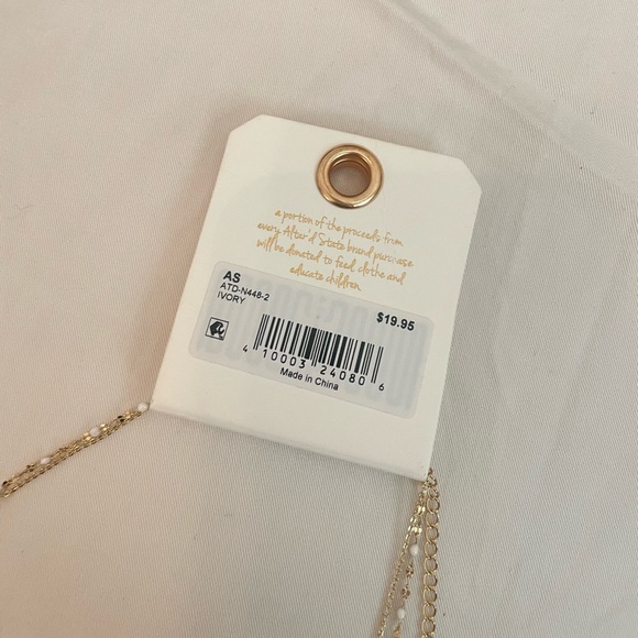 Never worn gold cross necklace - Picture 4 of 4